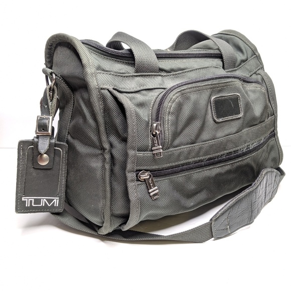 Tumi Alpha Weekender Duffel Bag Green Nylon 261M3